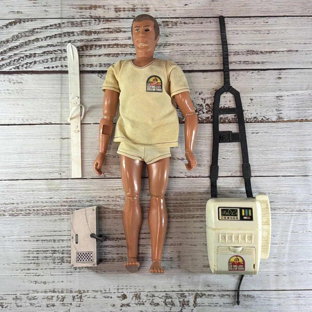 VINTAGE 1975 BIONIC SIX MILLION DOLLAR MAN ACTION FIGURE DOLL AND ACCESSORIES